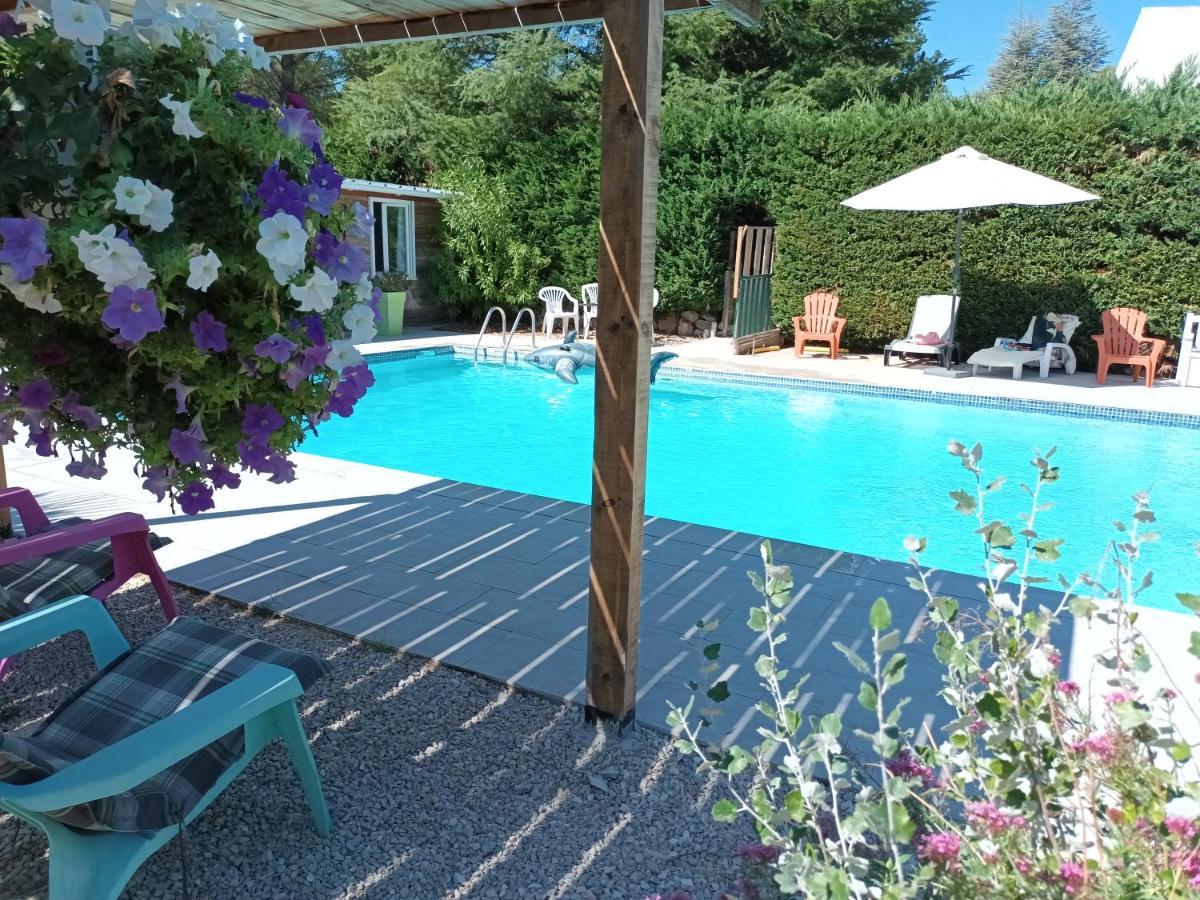 Chalet Banane Devant Piscine, A 6Km Du Festival De Piano De La Roque D'Antheron Rognes Exterior photo